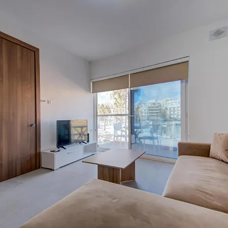 Marsascala Seafront - Private Terrace & Views アパート *